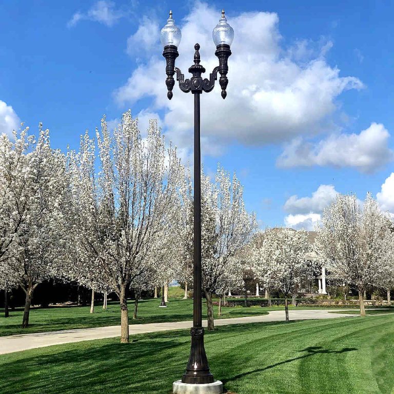 High Strength Cast Aluminum Lamp Posts For Roadway & Park Lighting